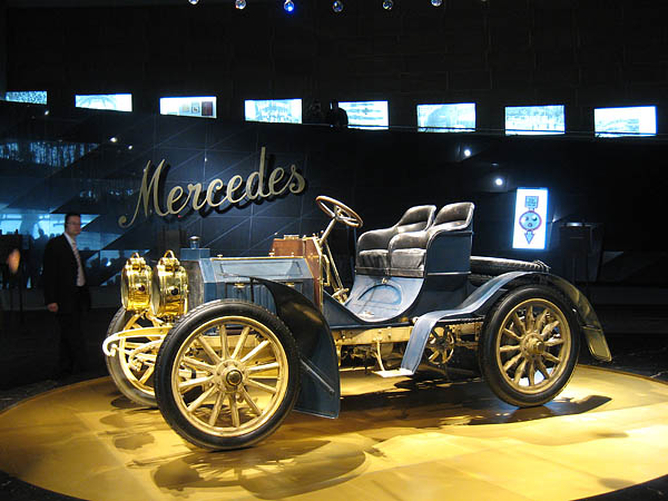 2008_10_09_mercedes-benz_museum_07