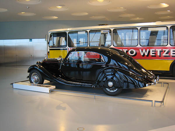 2008_10_09_mercedes-benz_museum_09