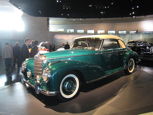 2008_10_09_mercedes-benz_museum_15