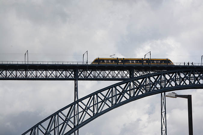 Portugal - Straßenbahn auf der Ponte Dom Luís I.