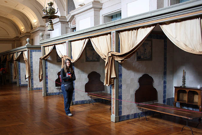 Portugal - In Mafra, einem gewaltigem Klosterpalast, war einst auch ein Hospital untergebracht 