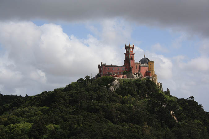 Portugal - Blick auf den Palácio da Pena vom Maurenkastell aus